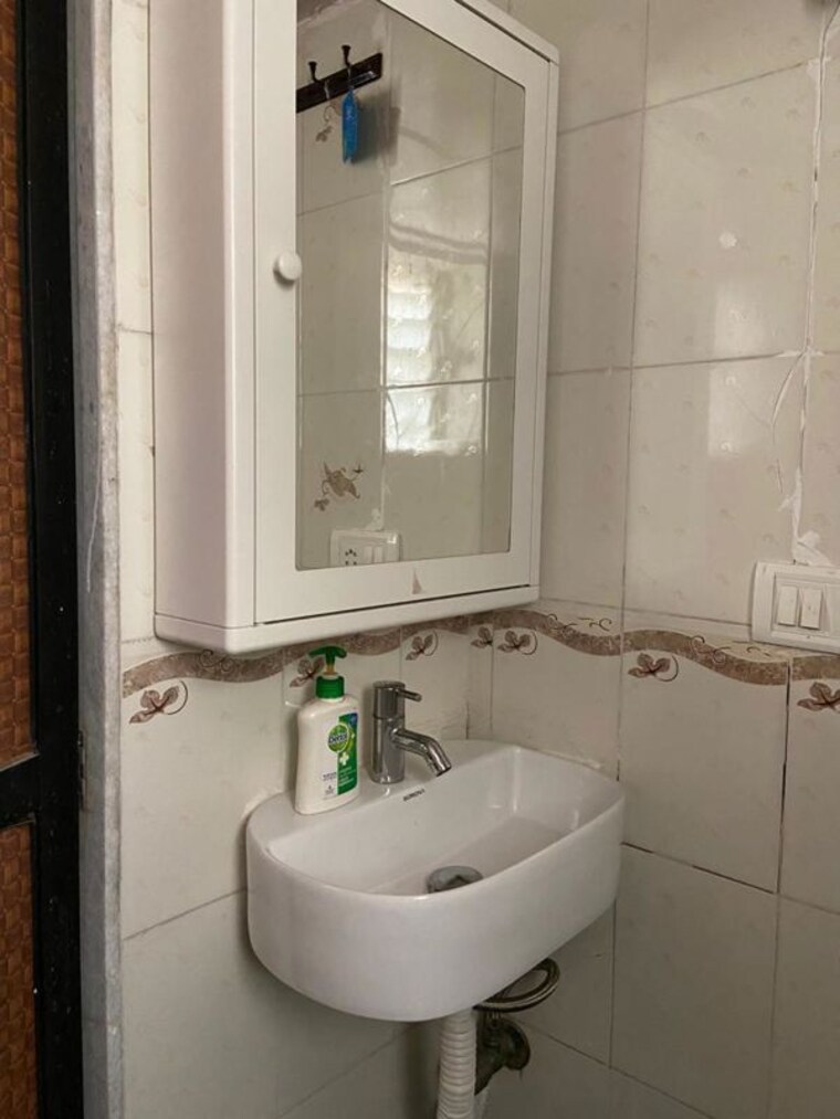 Bathroom, khimawat-bhavan-chs 2 Bedroom 750 Sq.Ft. Apartment In Andheri East Mumbai 10150830