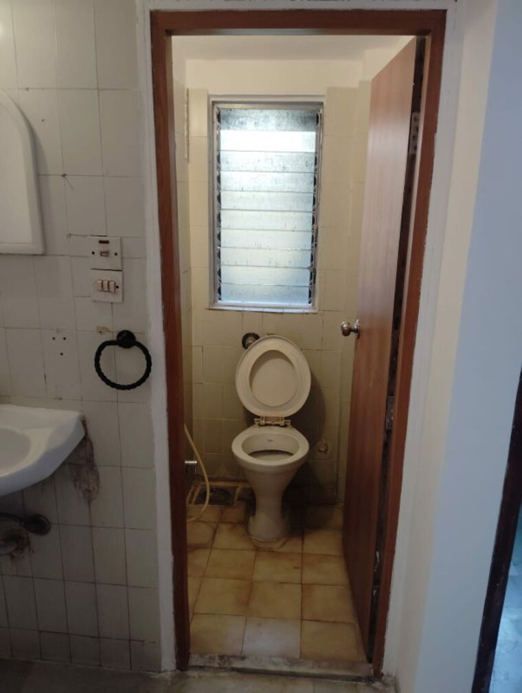 Bathroom, hiranandani-gardens-cypress 1 Bedroom 600 Sq.Ft. Apartment In Powai Mumbai 10150845