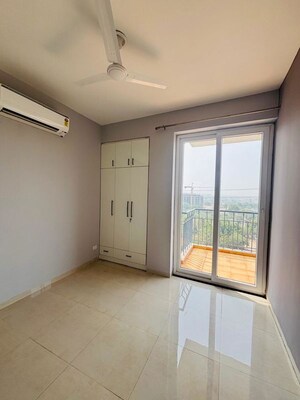 Room in 2 BHK Apartment at Supertech Hues, Sector 68 – for Rent
