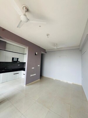 2 BHK Apartment For Rent in Supertech Hues, Sector 68
