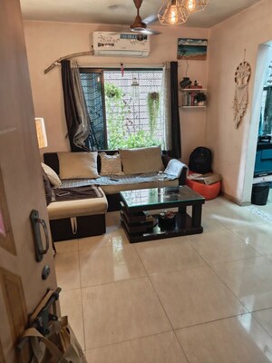 Living Room in 1.5 BHK Apartment at Uttam CHS Chembur, Chembur – for Rent