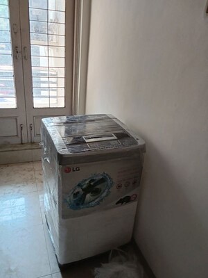 Furnished Amenities in 1.5 BHK Apartment at Uttam CHS Chembur, Chembur – for Rent