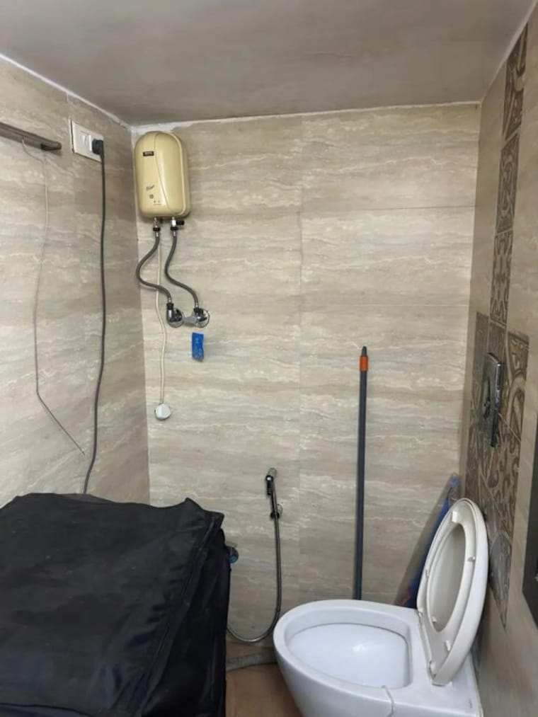 Bathroom, tilak-nagar-building 1.5 Bedroom 480 Sq.Ft. Apartment In Tilak Nagar Mumbai 10150876