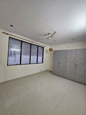 Room in 3.5 BHK Independent House at RWA Apartments Sector 45, Sector 45 – for Rent