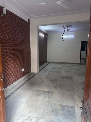 Room in 3 BHK Builder Floor at RWA Apartments Sector 41, Sector 41 – for Rent