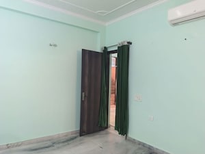 Room in 3 BHK Builder Floor at RWA Apartments Sector 108, Sector 108 – for Rent