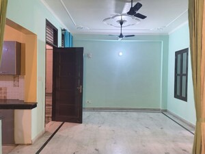 Room in 3 BHK Builder Floor at RWA Apartments Sector 108, Sector 108 – for Rent