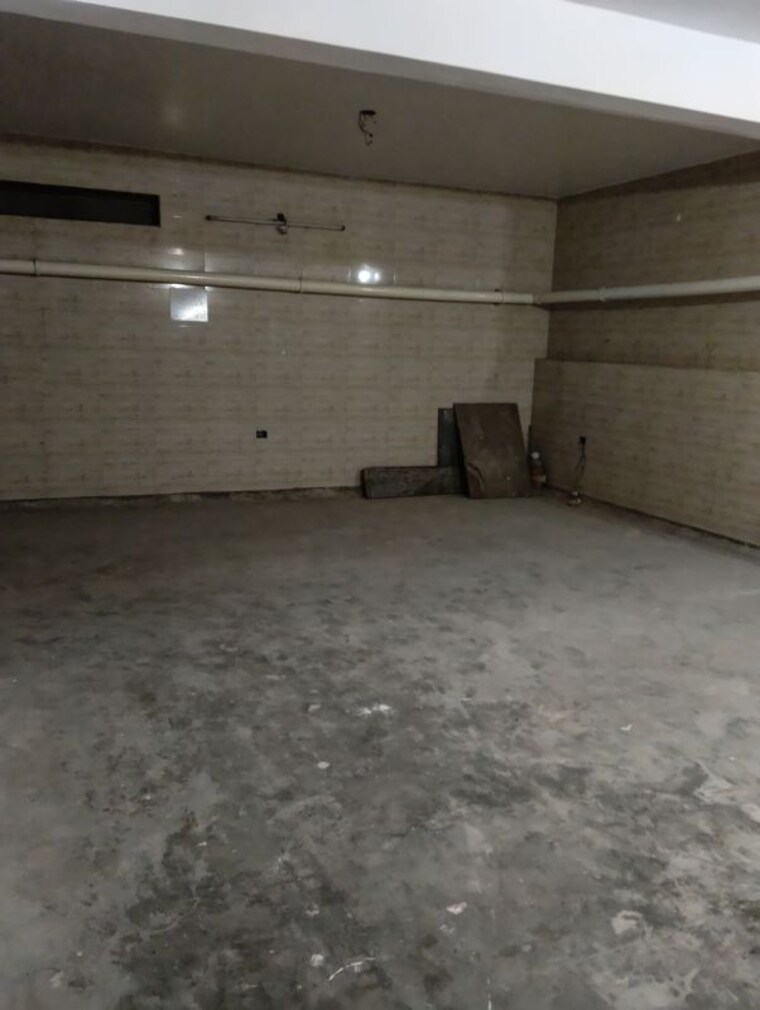  Parking, gomti nagar Commercial Office Space 1800 Sq.Ft. In Gomti Nagar Lucknow 10150920