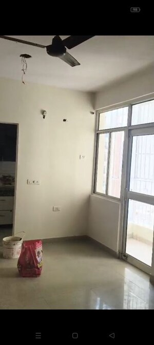 Room in 2 BHK Apartment at Proview Officer City, Raj Nagar Extension – for Rent