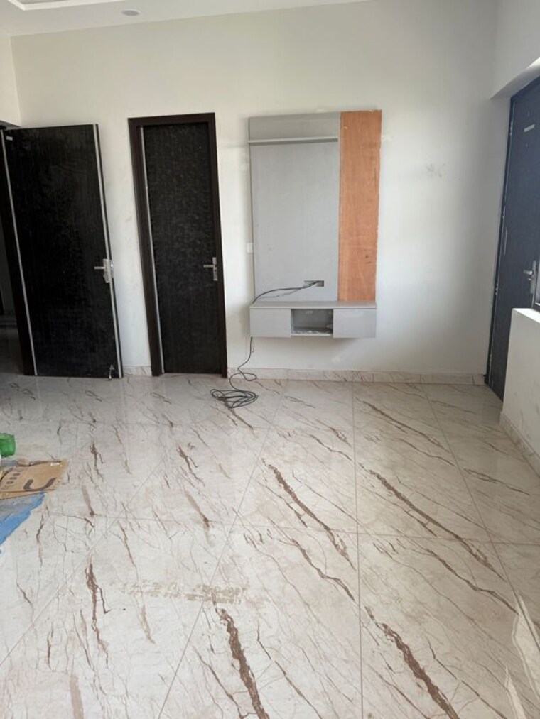 Room, rwa-apartments-sector-116 3.5 Bedroom 218 Sq.Mt. Builder Floor In Sector 116 Noida 10150928