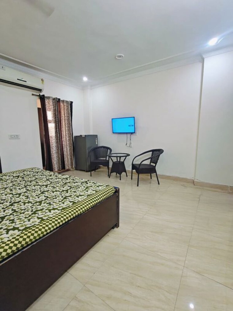 Bedroom, dlf-the-icon 1 RK 500 Sq.Yd. Builder Floor In Dlf Phase V Gurgaon 10148234