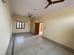 1 BHK Builder Floor For Rent in RWA Apartments Sector 40