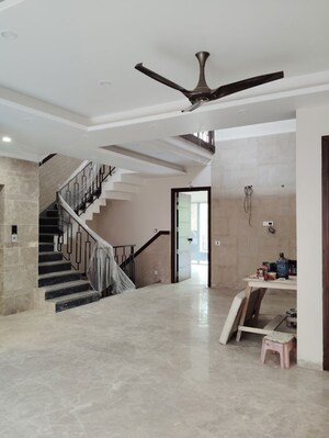 Staircase in 6+ BHK Independent House at RWA Apartments Sector 41, Sector 41 – for Rent