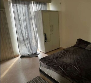 Bedroom in 2 BHK Apartment at Hazratganj – for Rent