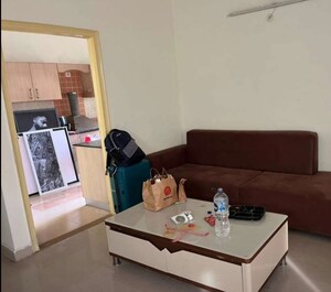 Team Area in 2 BHK Apartment at Hazratganj – for Rent