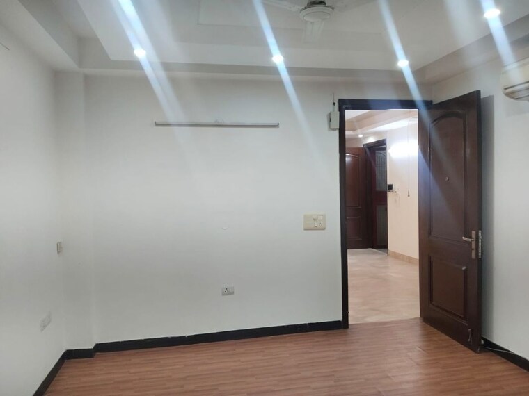 Room, kailash colony 3 Bedroom 1300 Sq.Ft. Builder Floor In Kailash Colony Delhi 10151007