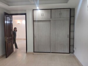 Room in 3 BHK Builder Floor at Kailash Colony – for Rent