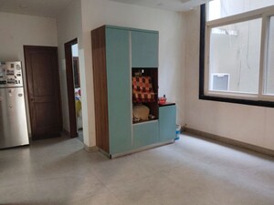 Room in 3 BHK Builder Floor at Panchsheel Enclave – for Rent