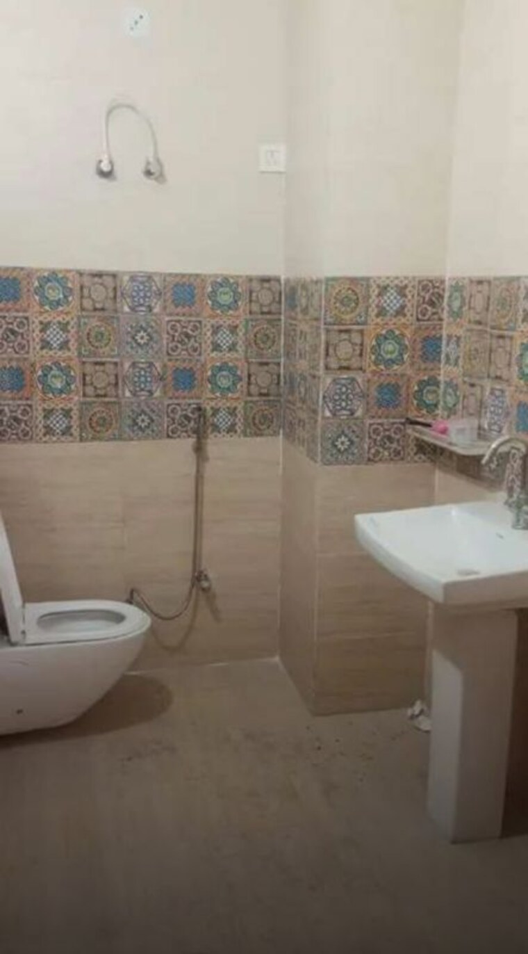 Bathroom, lalbagh 3 Bedroom 1502 Sq.Ft. Apartment In Lalbagh Lucknow 10151011