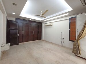 Room in 3 BHK Builder Floor at Pamposh Enclave – for Rent
