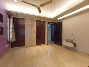 Room in 3 BHK Builder Floor at Pamposh Enclave – for Rent