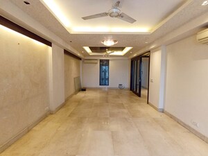 Room in 3 BHK Builder Floor at Pamposh Enclave – for Rent