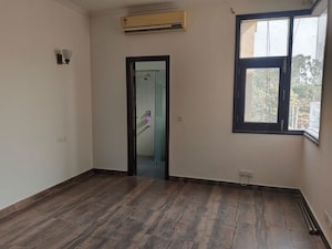 Room in 3 BHK Builder Floor at Panchsheel Enclave – for Rent