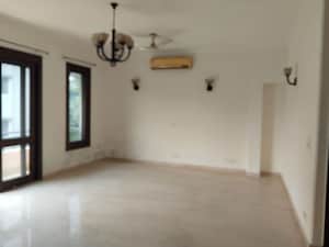 Room in 3 BHK Builder Floor at Panchsheel Enclave – for Rent