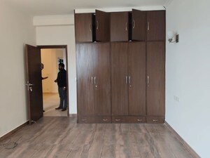 Room in 3 BHK Builder Floor at Panchsheel Enclave – for Rent