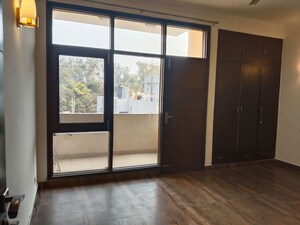 Room in 3 BHK Builder Floor at Panchsheel Enclave – for Rent
