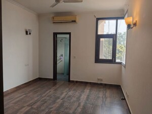 Room in 3 BHK Builder Floor at Panchsheel Enclave – for Rent