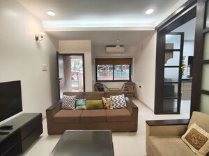 2 BHK Apartment For Rent in Mittal Phoenix Tower, Lower Parel