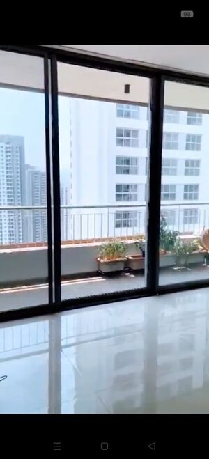 Room in 2 BHK Apartment at Piramal Vaikunth, Balkum Pada – for Rent