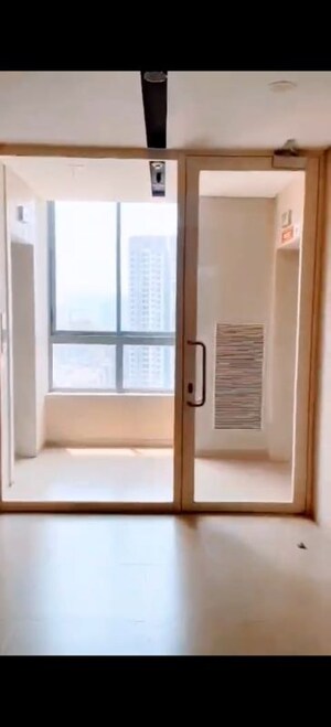 Room in 2 BHK Apartment at Piramal Vaikunth, Balkum Pada – for Rent