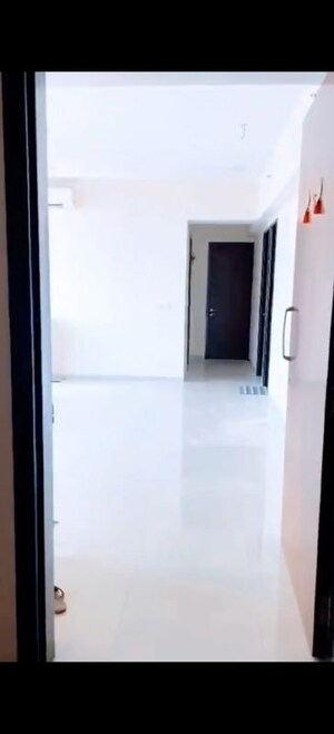 Room in 2 BHK Apartment at Piramal Vaikunth, Balkum Pada – for Rent