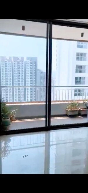 Room in 2 BHK Apartment at Piramal Vaikunth, Balkum Pada – for Rent