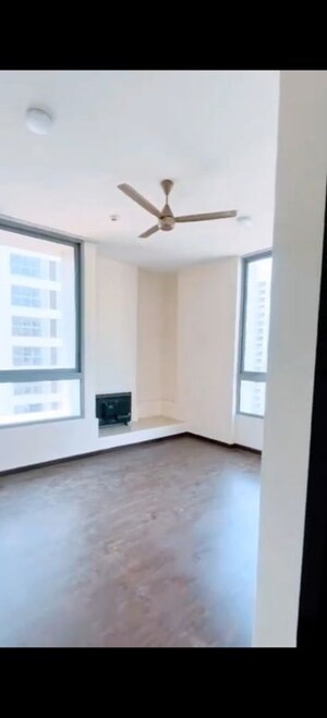 Room in 2 BHK Apartment at Piramal Vaikunth, Balkum Pada – for Rent