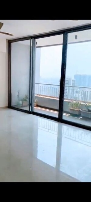 Room in 2 BHK Apartment at Piramal Vaikunth, Balkum Pada – for Rent