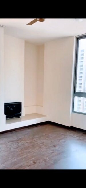 Room in 2 BHK Apartment at Piramal Vaikunth, Balkum Pada – for Rent