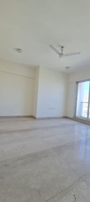 Room in 4 BHK Apartment at Sheth Avalon, Laxmi Nagar – for Rent