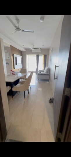 2 BHK Apartment For Rent in Kalpataru Paramount