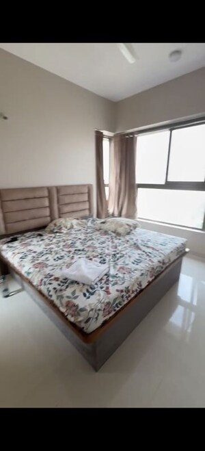Bedroom in 2 BHK Apartment at Kalpataru Paramount, Kapur Bawdi – for Rent