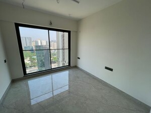 Room in 2 BHK Apartment at Shapoorji Pallonji Alpine, Kandivali East – for Rent