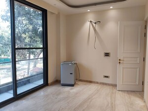 Room in 3 BHK Builder Floor at Greater Kailash ii – for Rent