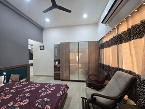 Team Area in 3 BHK Apartment at Indiabulls Blu, Worli – for Rent