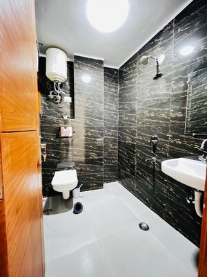 Bathroom in 1 BHK Apartment at Saket – for Rent