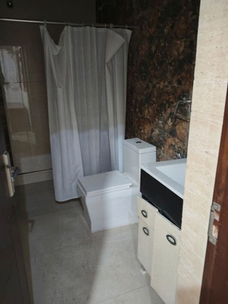 Bathroom, greater kailash i 2 Bedroom 1200 Sq.Ft. Builder Floor In Greater Kailash I Delhi 10151058