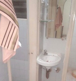 Master Bedroom in 2 BHK Apartment at Laxmi Niwas Mahim, Mahim – for Rent