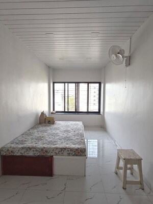 Room in 3 BHK Apartment at Mahadkar Residency, Paud Road – for Rent