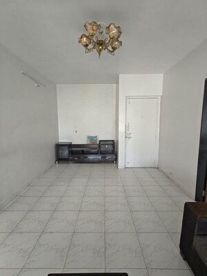 Room in 3 BHK Apartment at Mahadkar Residency, Paud Road – for Rent